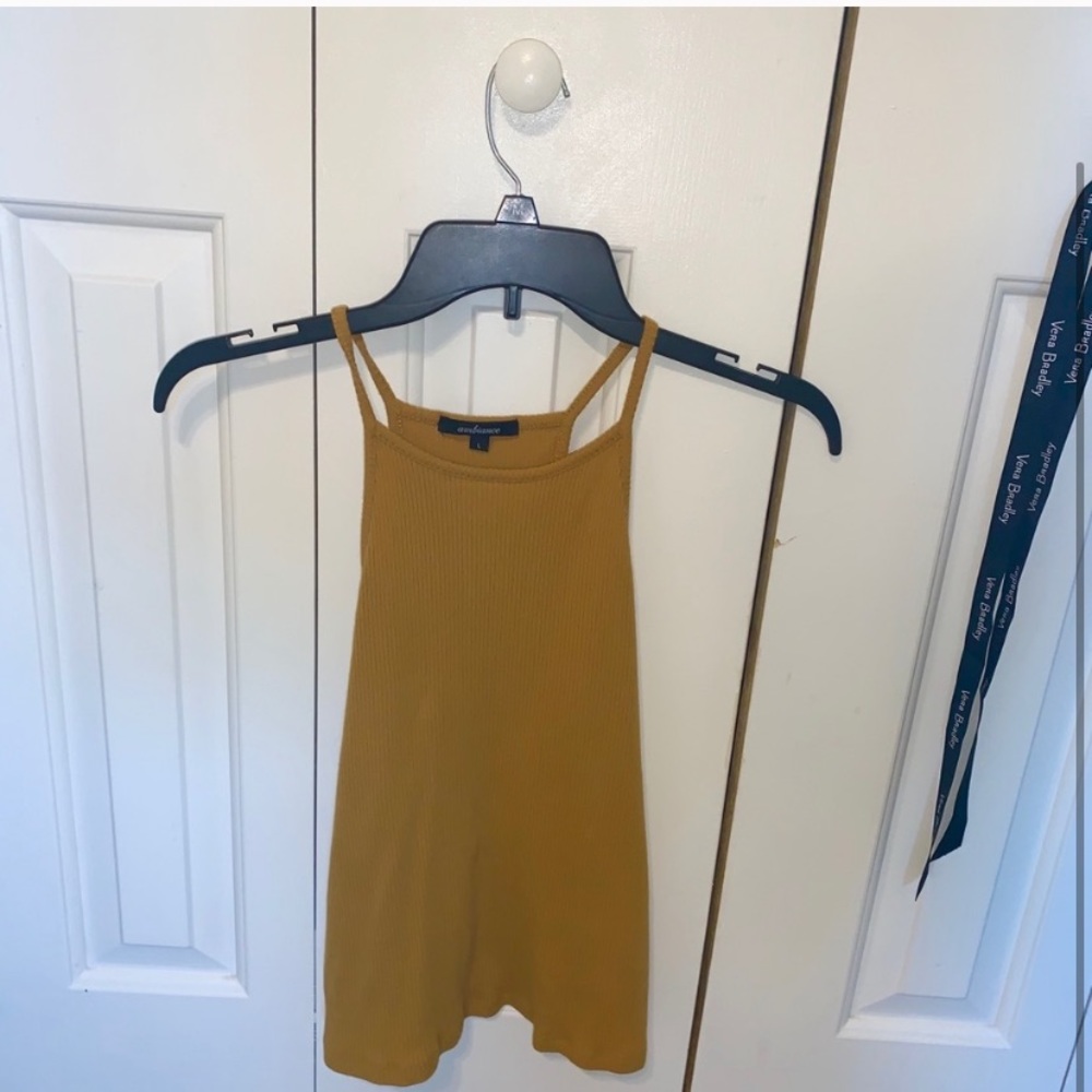 Halter top 👚 - Picture 2 of 2